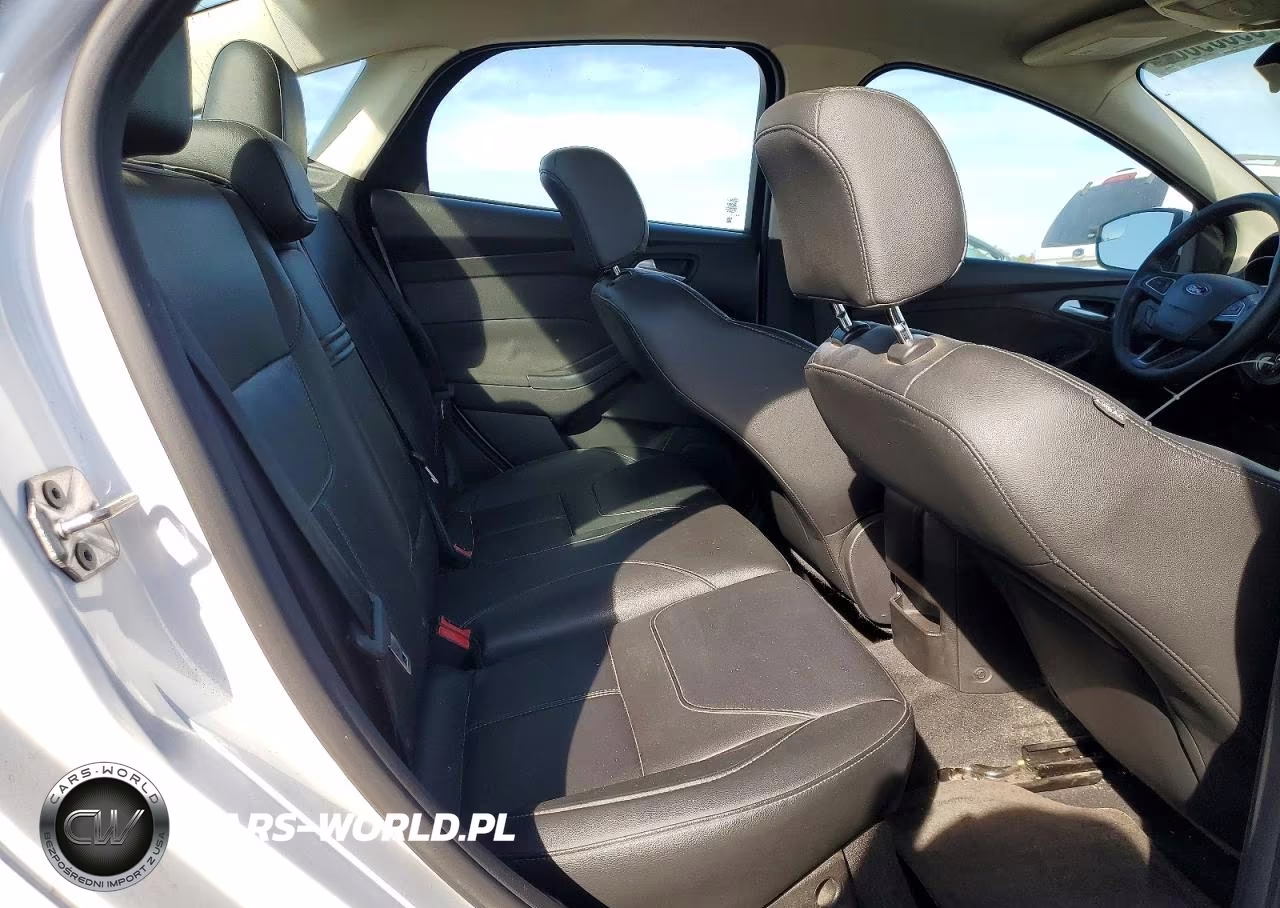 2016 Ford Focus Se VIN:1FADP3F23GL399461 - 10