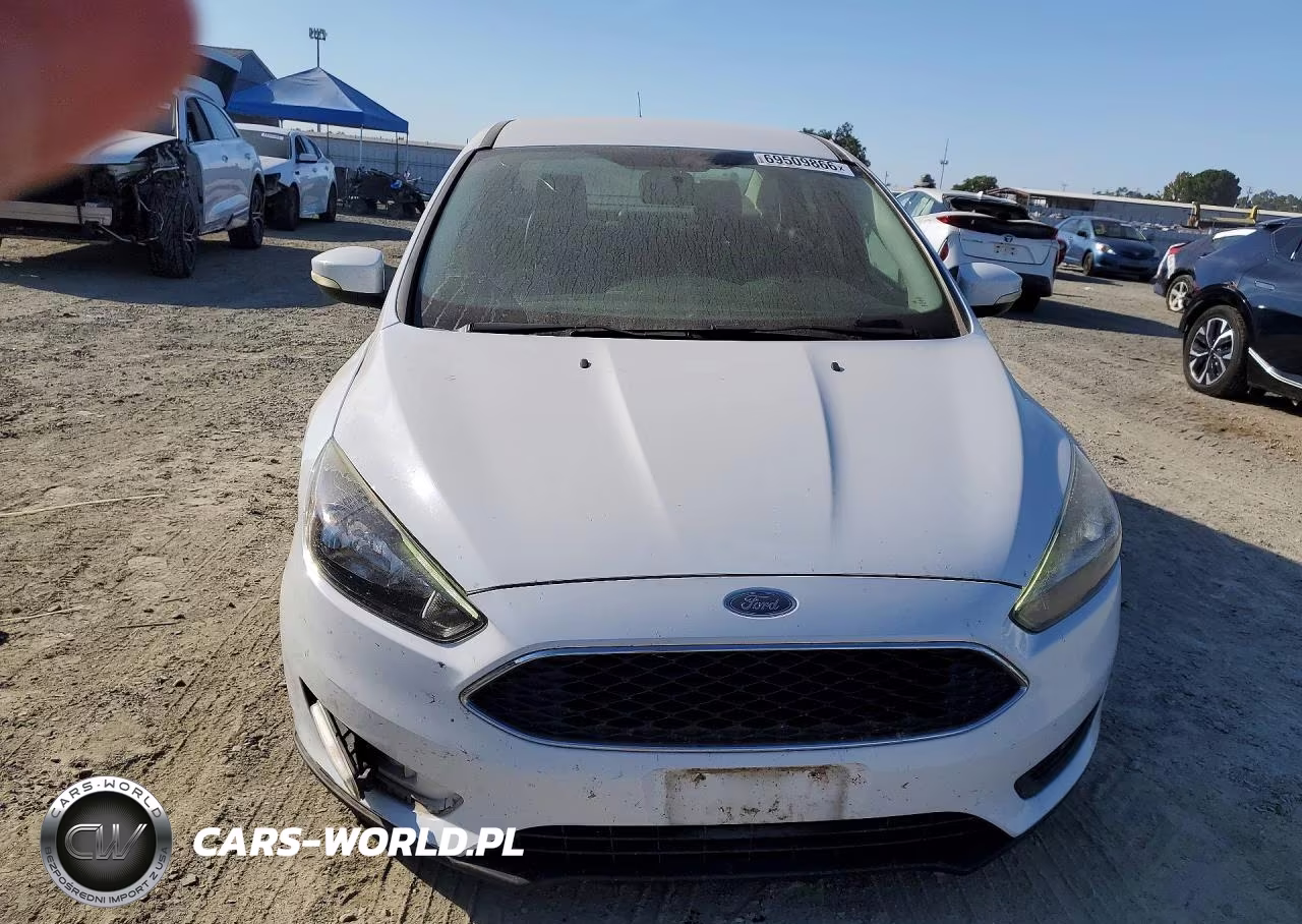2016 Ford Focus Se VIN:1FADP3F23GL399461 - 5