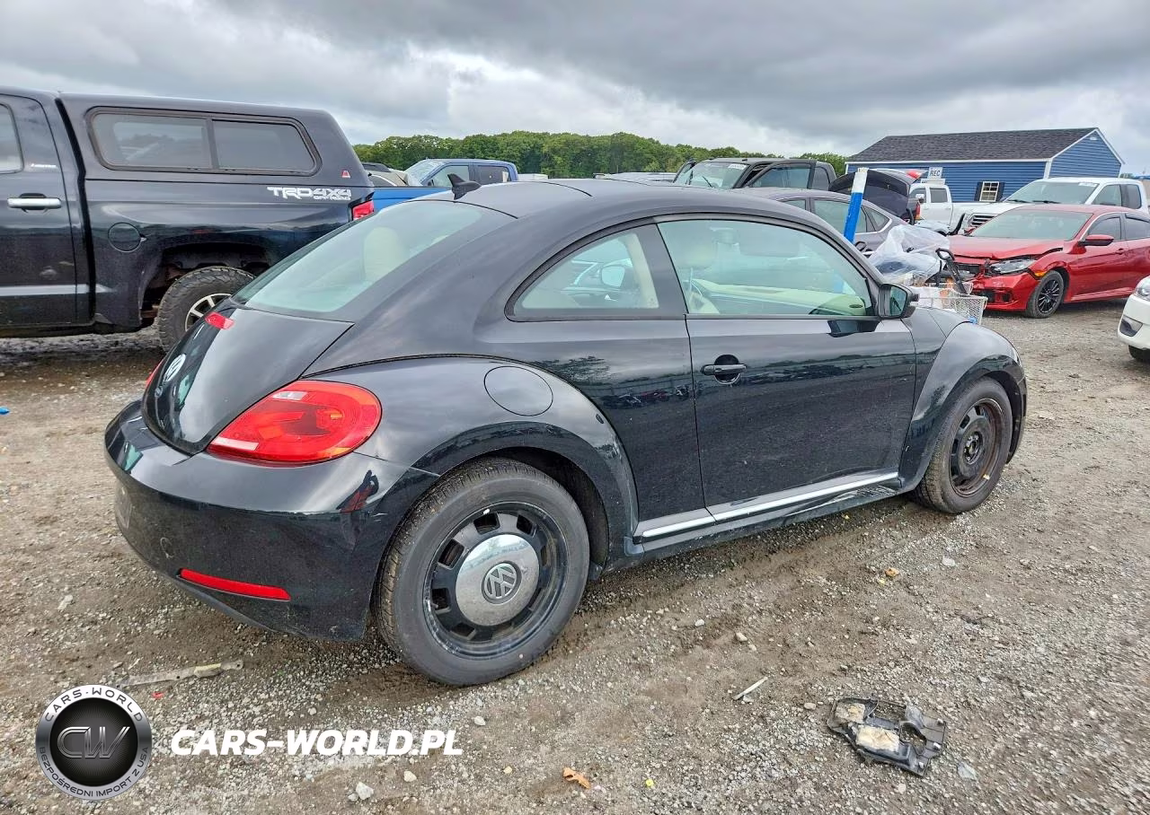 2013 Volkswagen Beetle VIN:3VWJP7AT3DM661135 - 3
