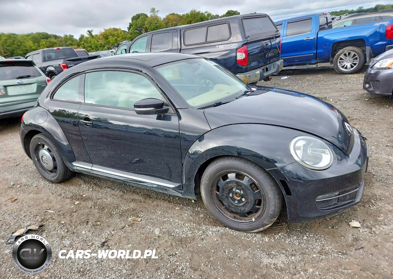 2013 Volkswagen Beetle VIN:3VWJP7AT3DM661135 - 4