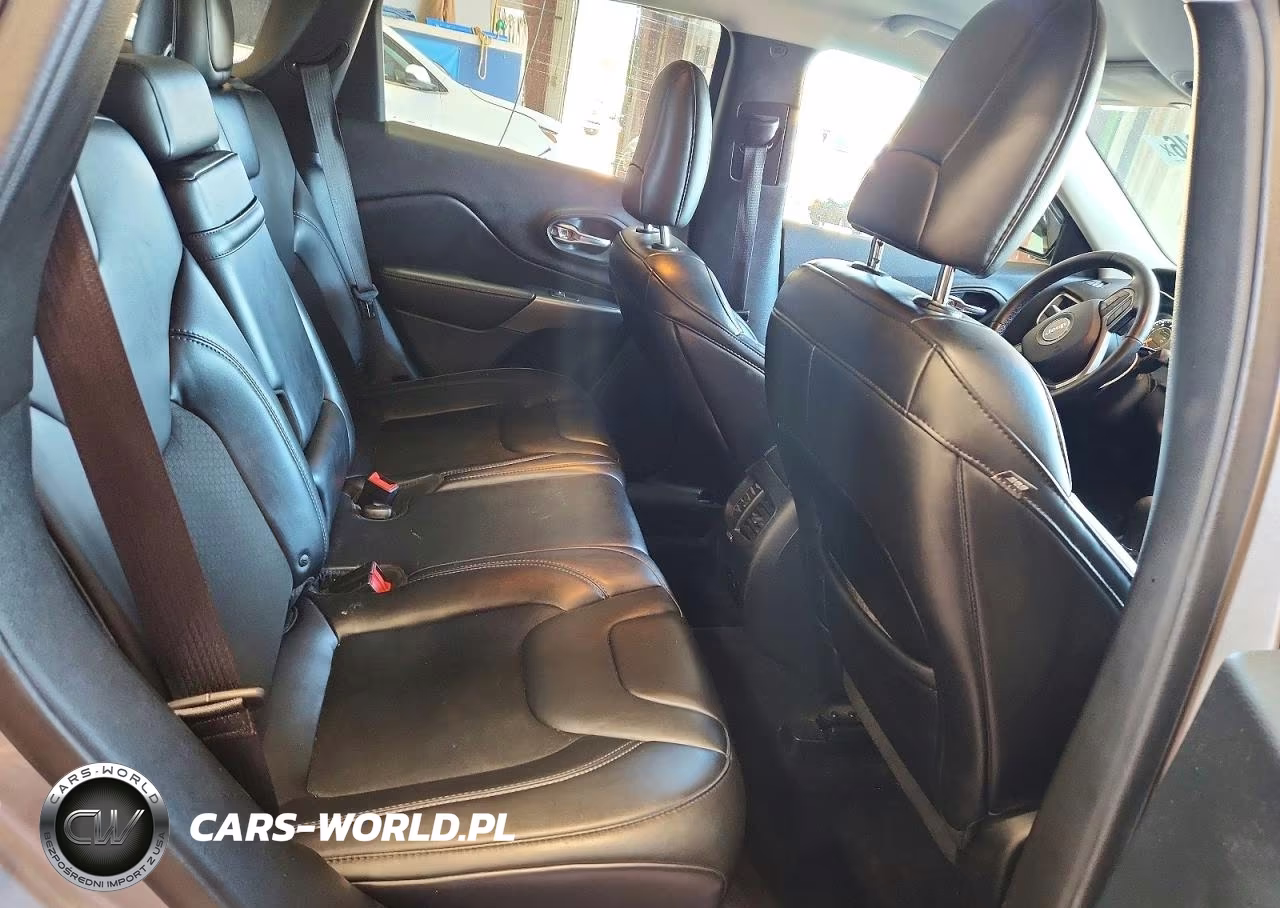 2019 Jeep Cherokee Latitude Plus VIN:1C4PJMLB3KD256354 - 11