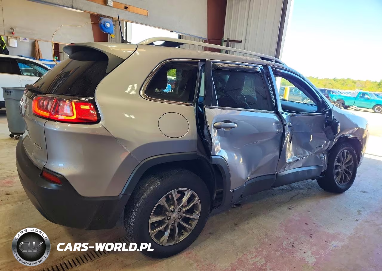 2019 Jeep Cherokee Latitude Plus VIN:1C4PJMLB3KD256354 - 3