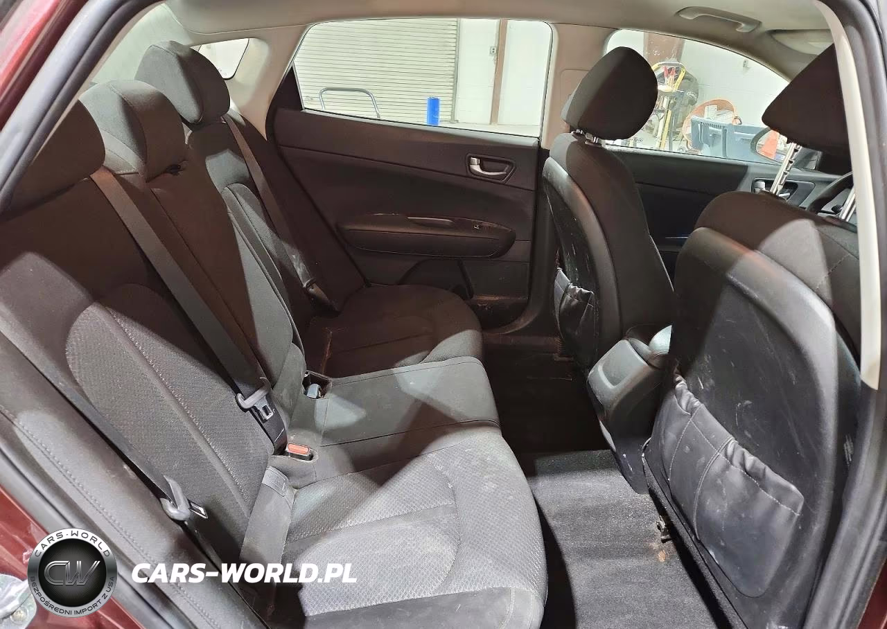 2017 Kia Optima Lx VIN:5XXGT4L32HG130598 - 10