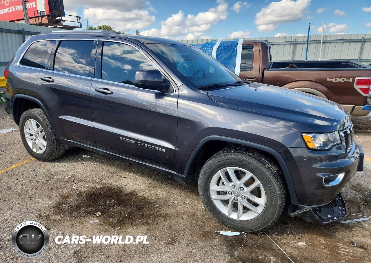 2017 Jeep Grand Cherokee Laredo VIN:1C4RJFAG7HC842010 - 4