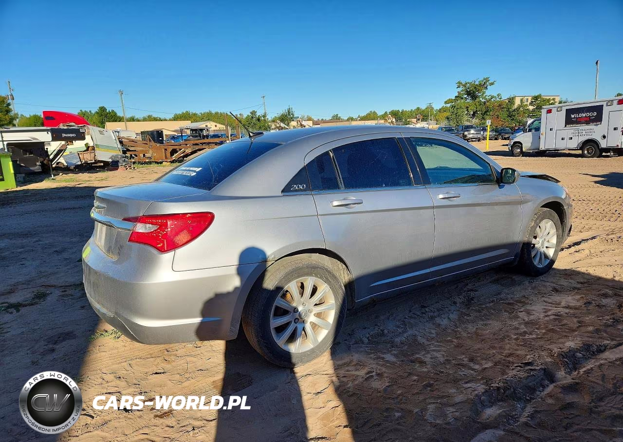 2013 Chrysler 200 Touring VIN:1C3CCBBB1DN575493 - 3
