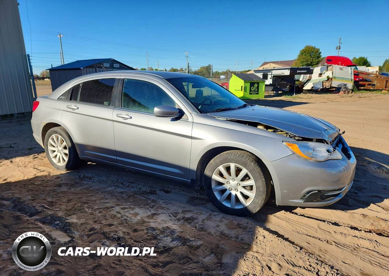 2013 Chrysler 200 Touring VIN:1C3CCBBB1DN575493 - 4