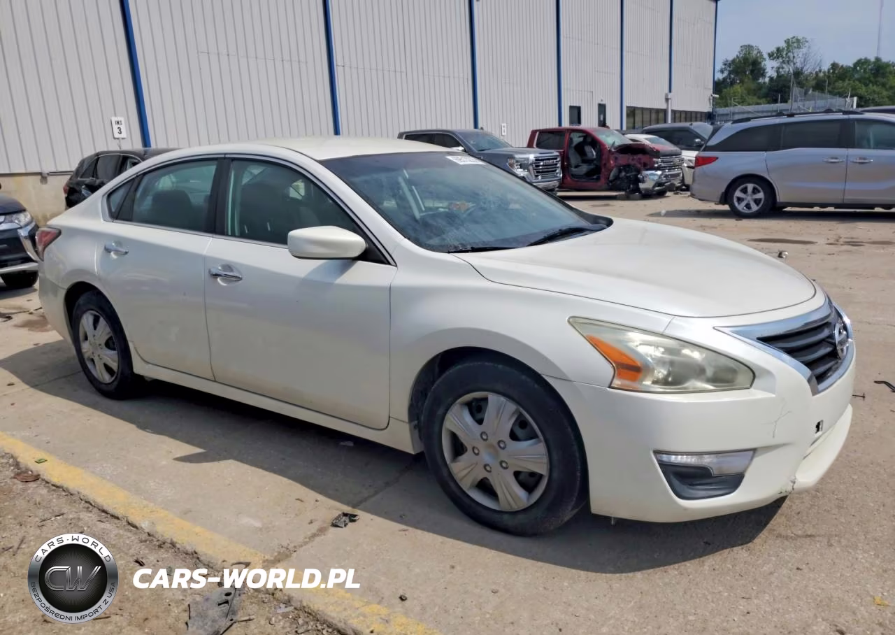 2014 Nissan Altima 2.5 S VIN:1N4AL3AP3EC183947 - 4