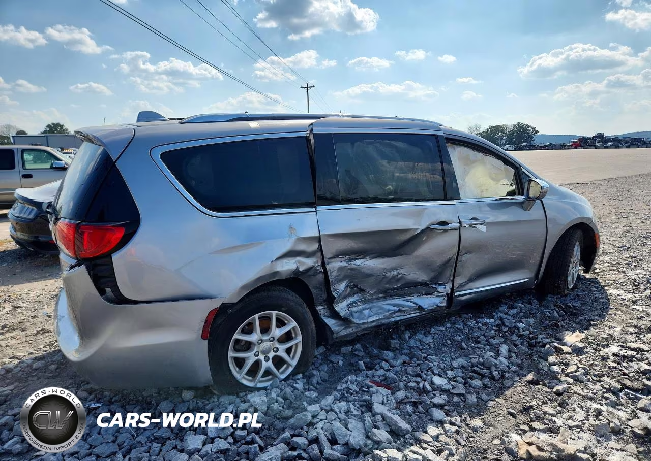 2018 Chrysler Pacifica Limited VIN:2C4RC1GG9JR314504 - 3