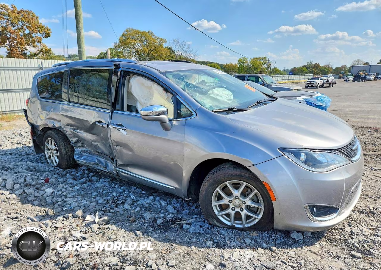 2018 Chrysler Pacifica Limited VIN:2C4RC1GG9JR314504 - 4