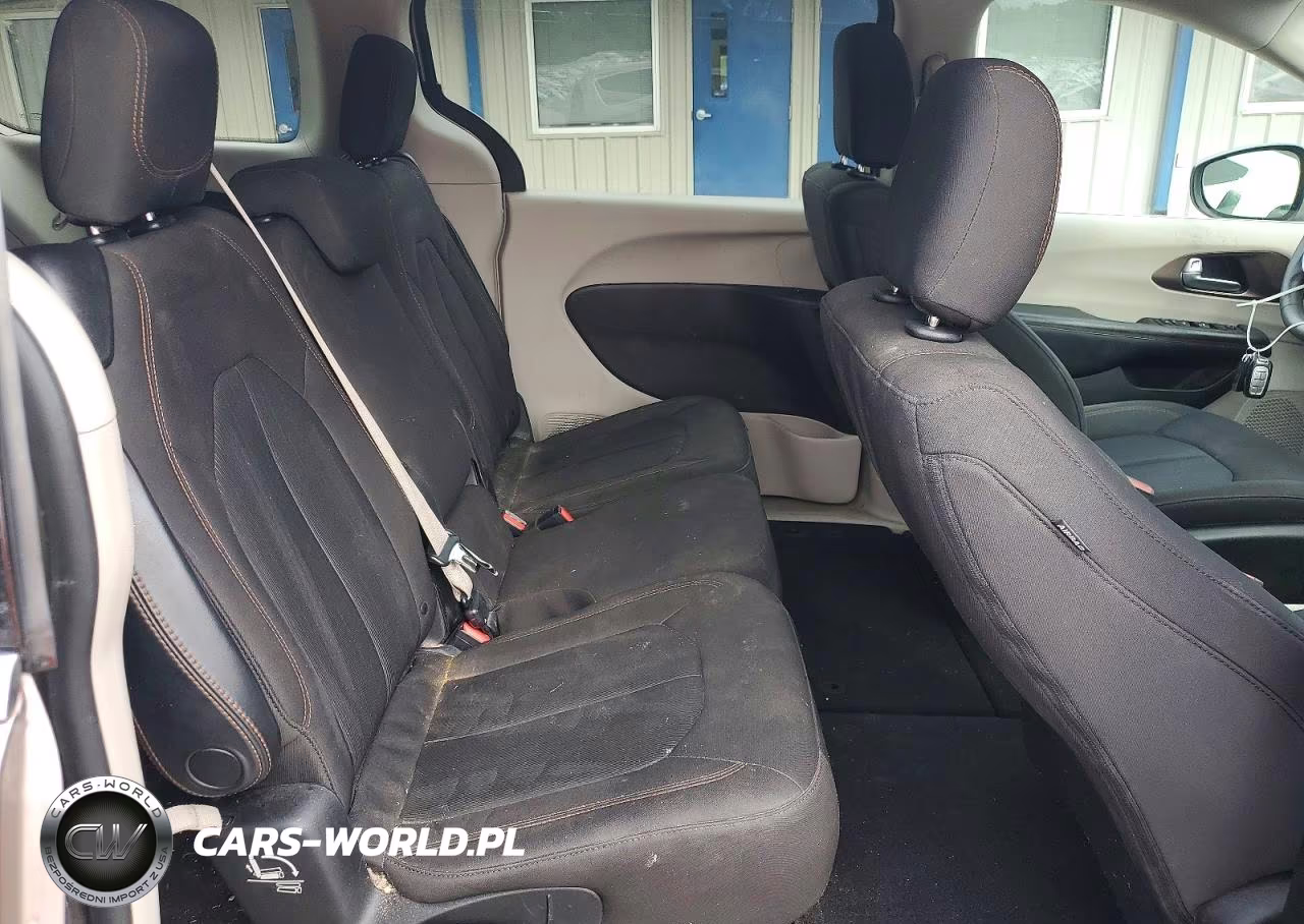 2017 Chrysler Pacifica Touring VIN:2C4RC1DG6HR544287 - 11