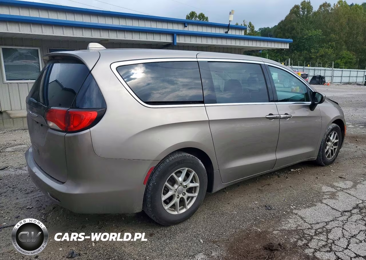 2017 Chrysler Pacifica Touring VIN:2C4RC1DG6HR544287 - 3
