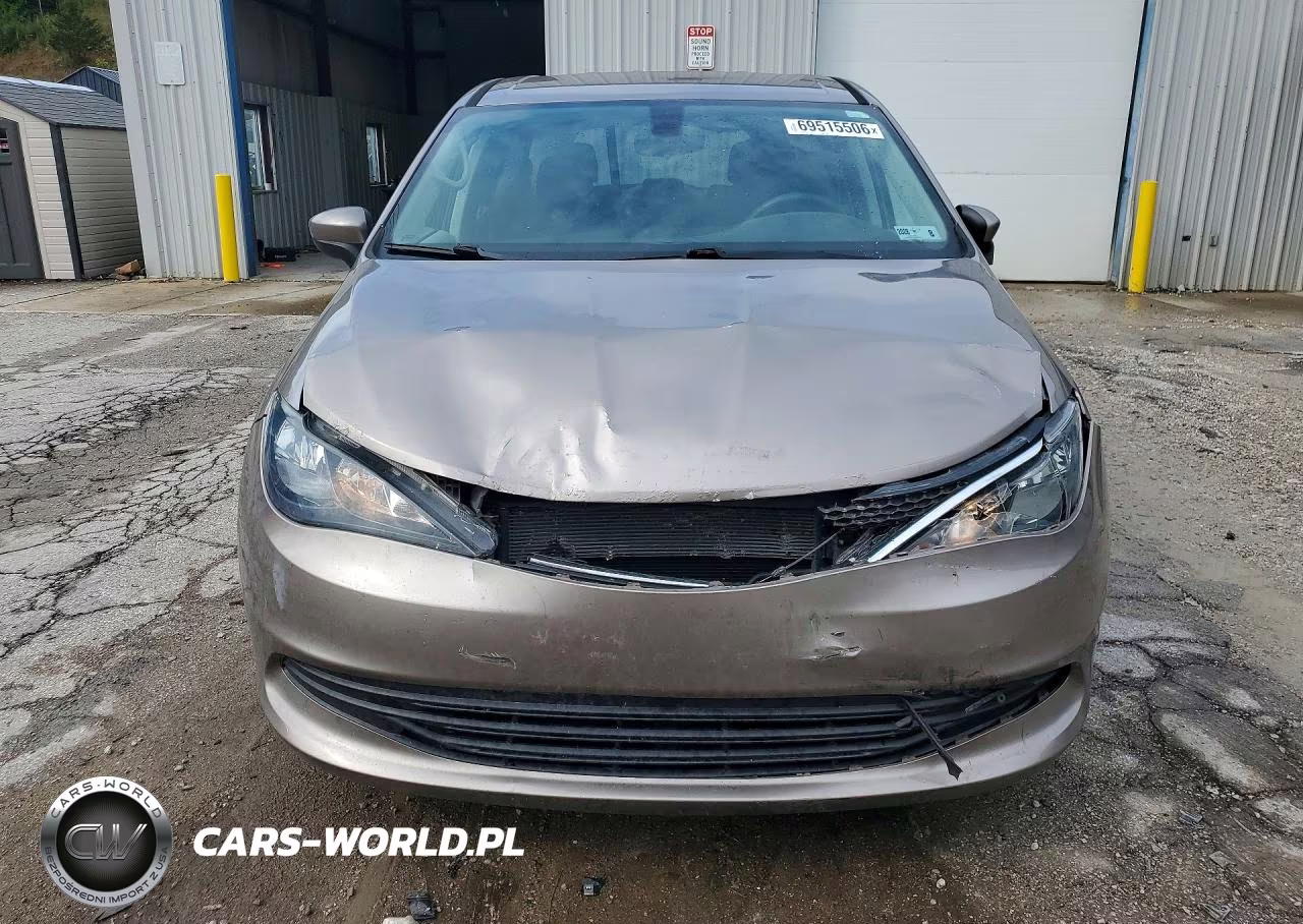 2017 Chrysler Pacifica Touring VIN:2C4RC1DG6HR544287 - 5