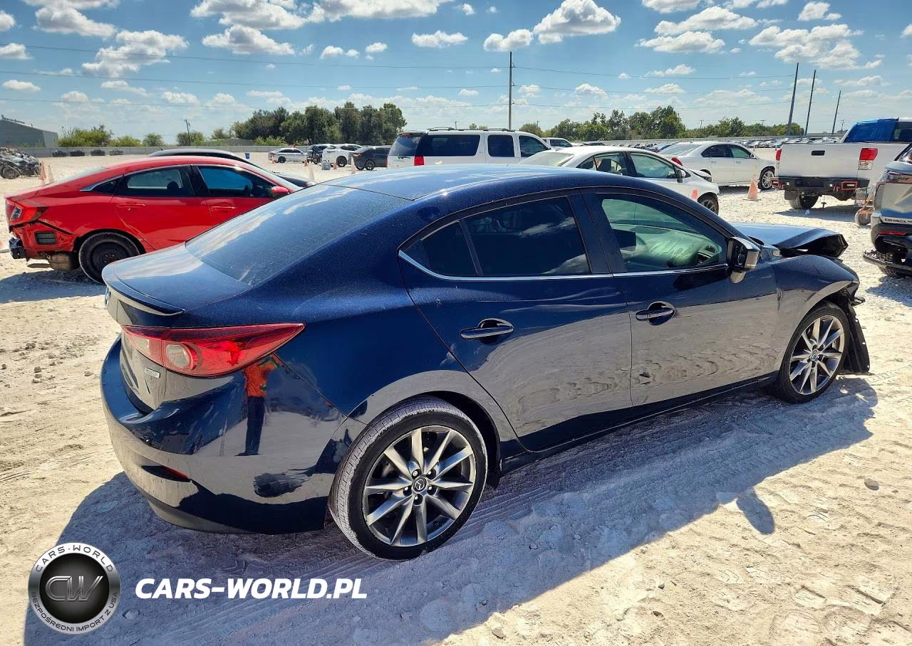 2018 Mazda 3 Touring VIN:3MZBN1V33JM172702 - 3