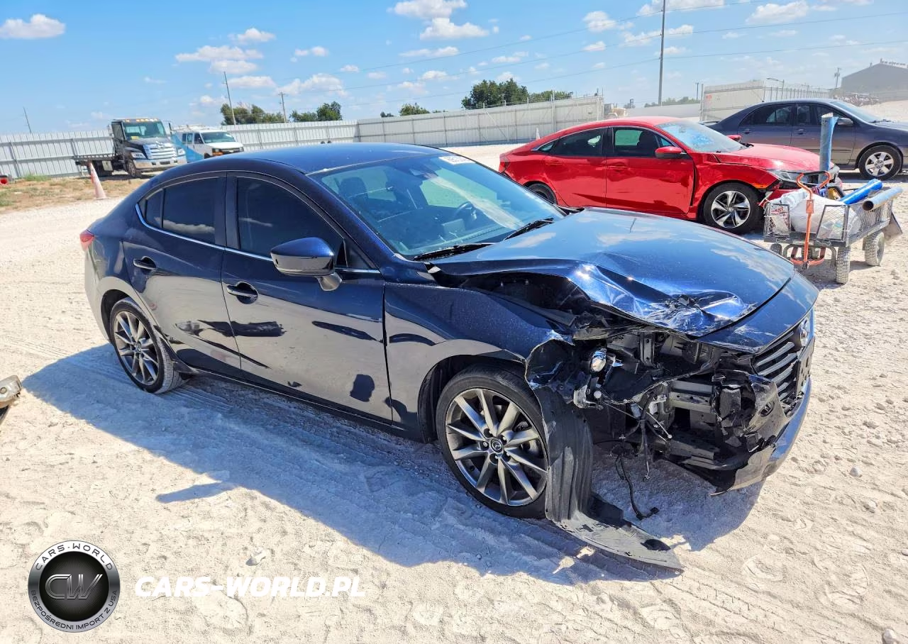 2018 Mazda 3 Touring VIN:3MZBN1V33JM172702 - 4