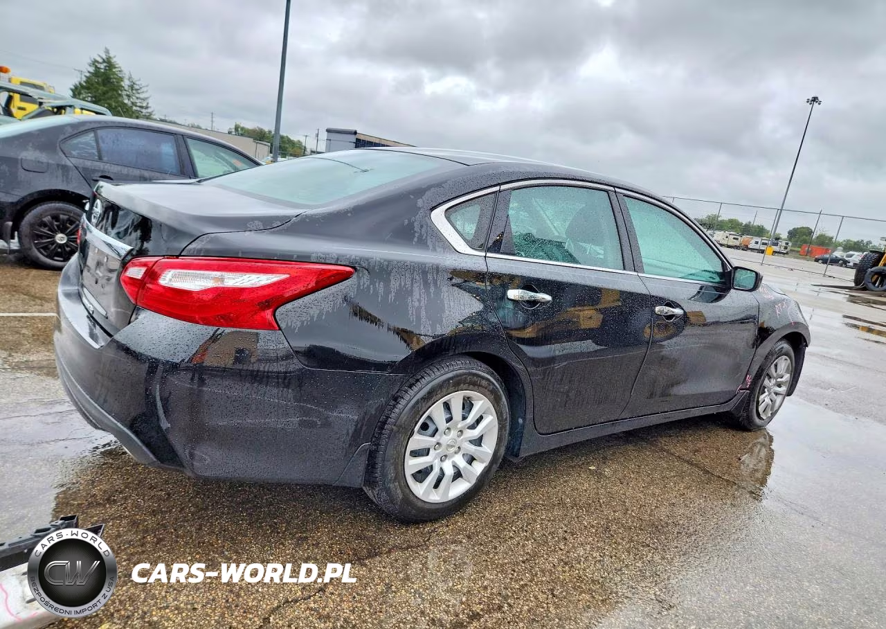 2017 Nissan Altima 2.5 S VIN:1N4AL3AP5HC493456 - 3