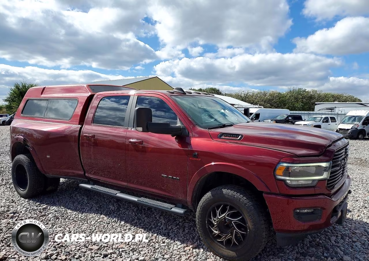 2020 Ram 3500 Laramie VIN:3C63RRJLXLG215621 - 4