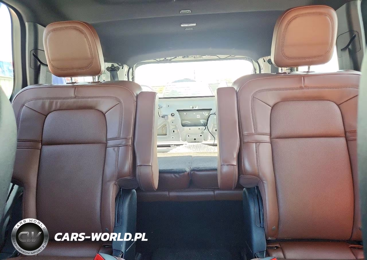 2025 Lincoln Aviator Reserve VIN:5LM5J7XC2SGL17227 - 10