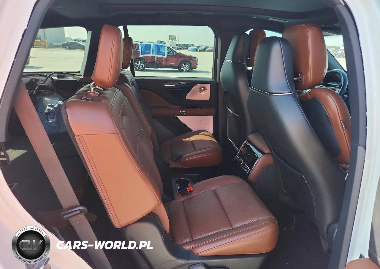 2025 Lincoln Aviator Reserve VIN:5LM5J7XC2SGL17227 - 11