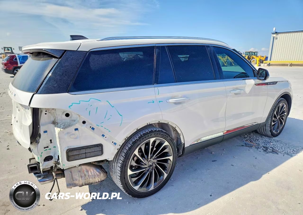 2025 Lincoln Aviator Reserve VIN:5LM5J7XC2SGL17227 - 3