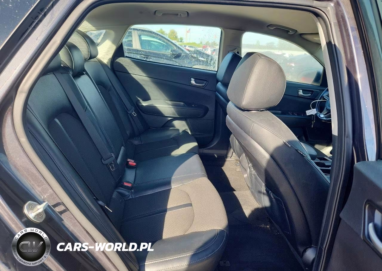 2018 Kia Optima S VIN:5XXGT4L33JG232997 - 10