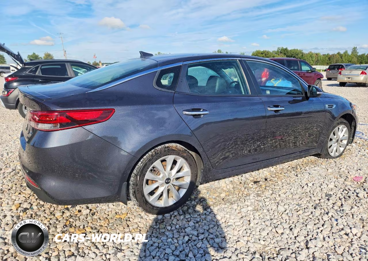 2018 Kia Optima S VIN:5XXGT4L33JG232997 - 3