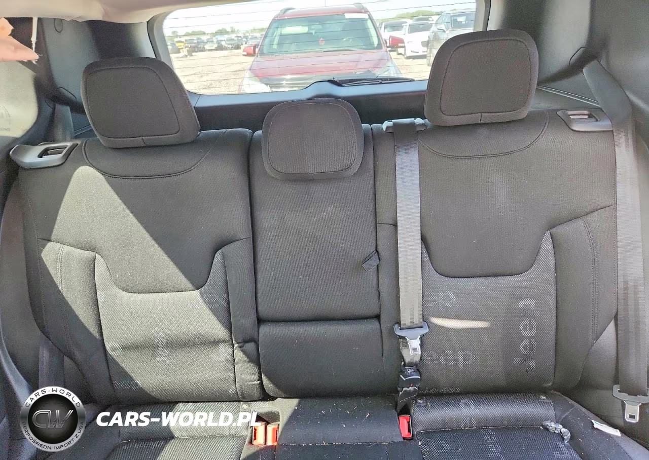 2015 Jeep Renegade Latitude VIN:ZACCJABT1FPB86593 - 10