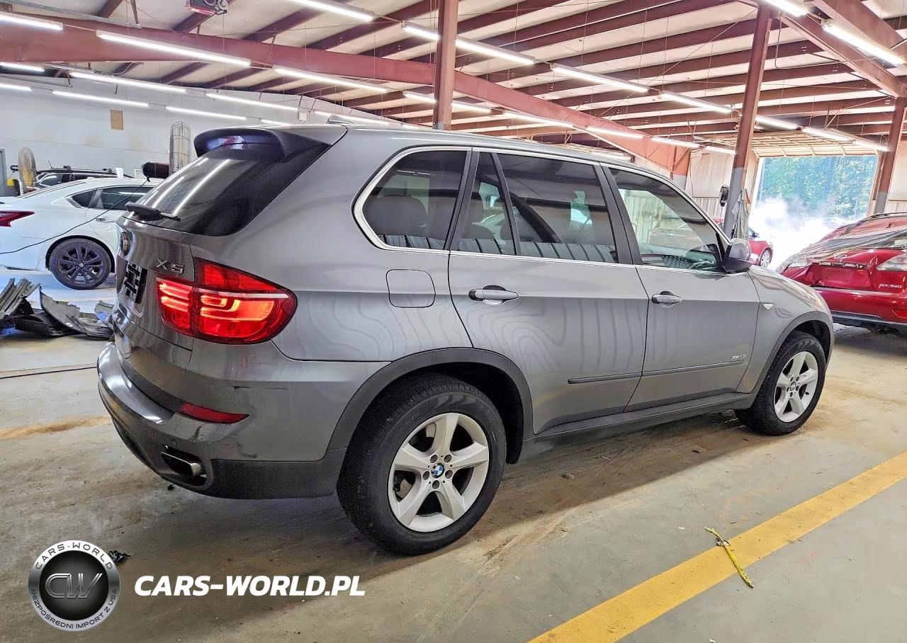 2011 BMW X5 xDrive50I VIN:5UXZV8C55BL419427 - 3