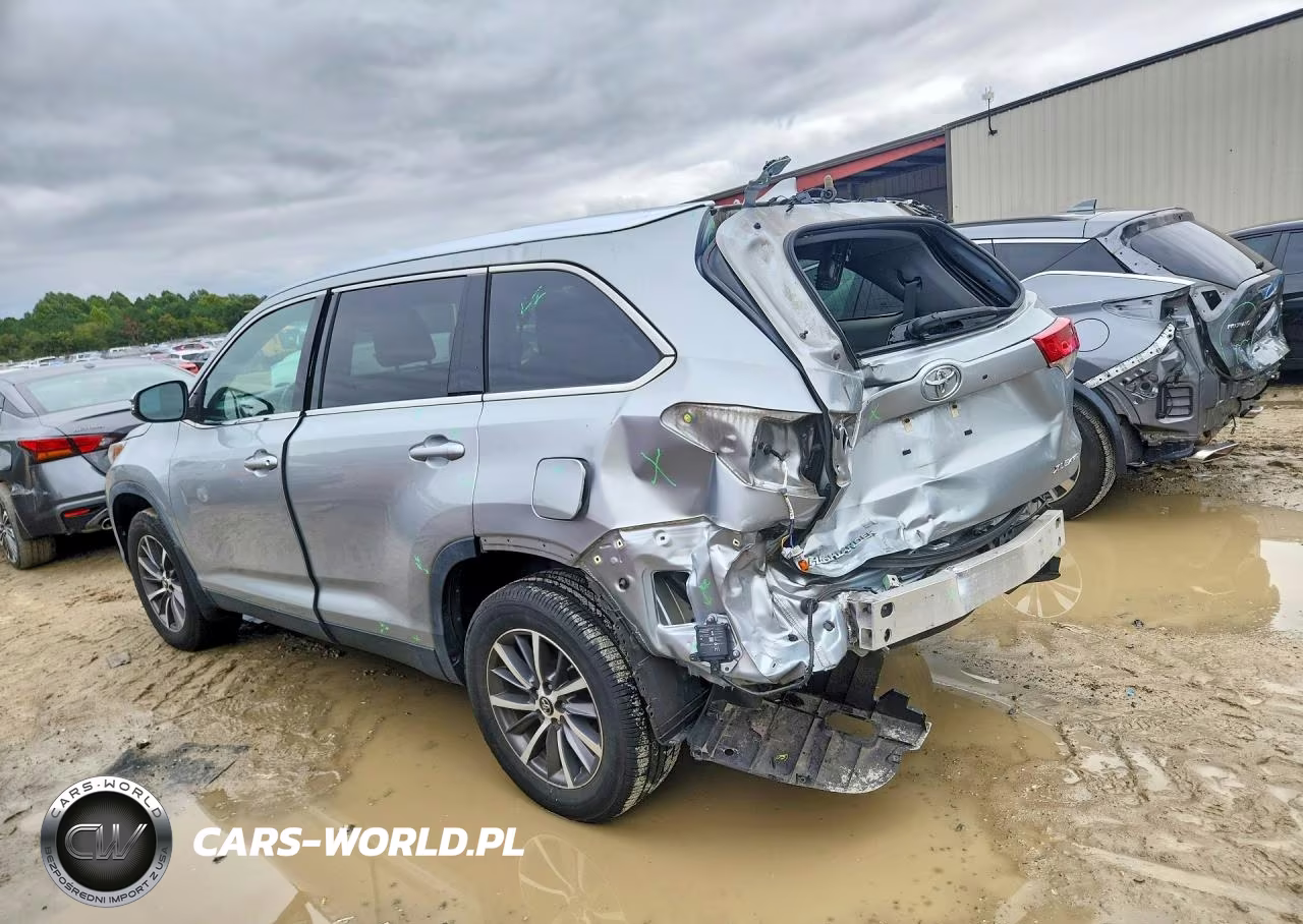 2019 Toyota Highlander Xle VIN:5TDJZRFH7KS592962 - 2