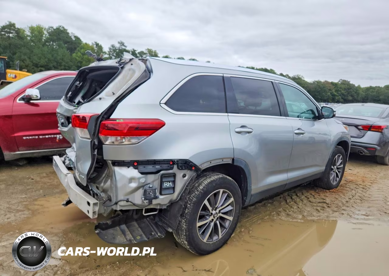 2019 Toyota Highlander Xle VIN:5TDJZRFH7KS592962 - 3