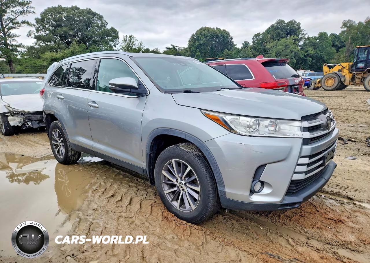 2019 Toyota Highlander Xle VIN:5TDJZRFH7KS592962 - 4