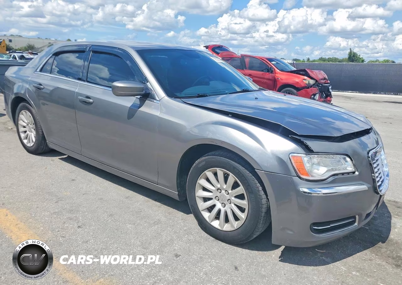 2012 Chrysler 300 VIN:2C3CCAAG2CH312928 - 4