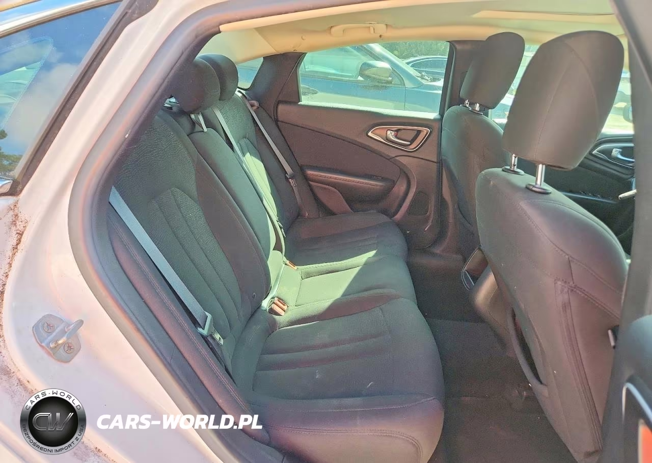2015 Chrysler 200 Limited VIN:1C3CCCAB4FN649323 - 10