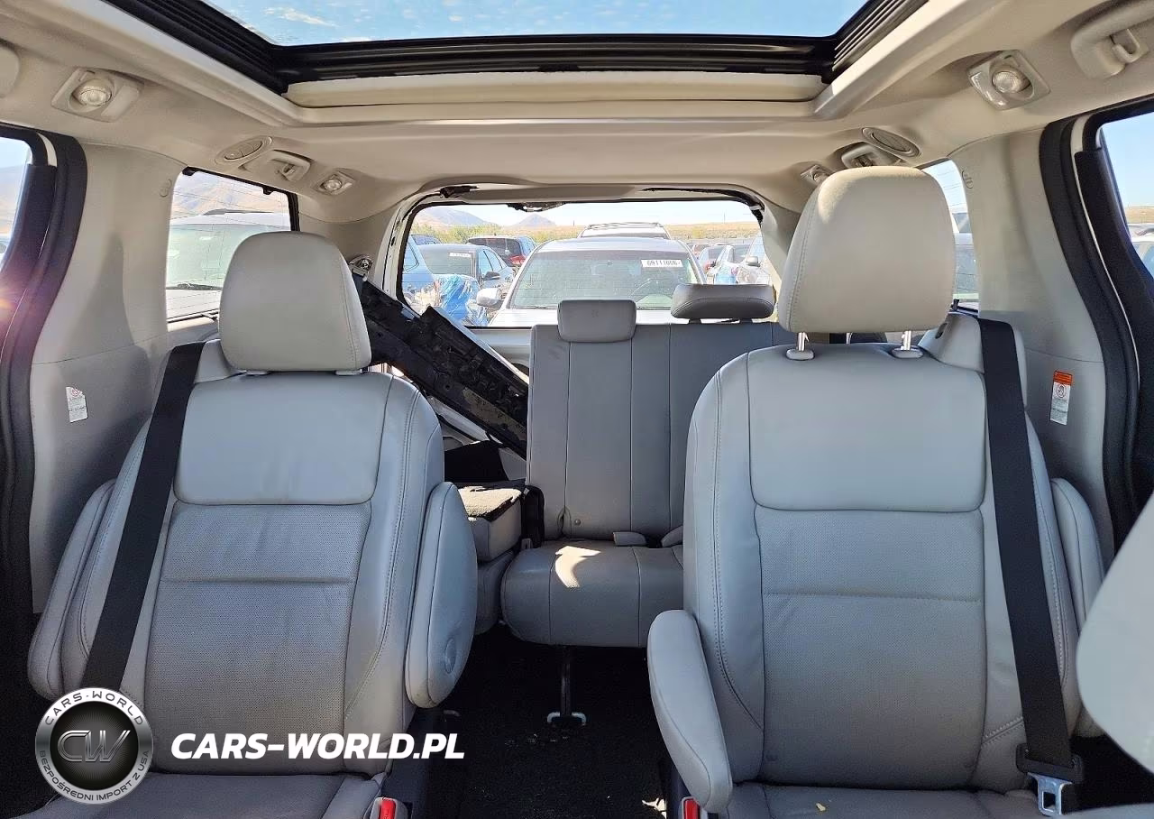 2016 Toyota Sienna Limited Premium 7-Passenger VIN:5TDYK3DC0GS697129 - 10