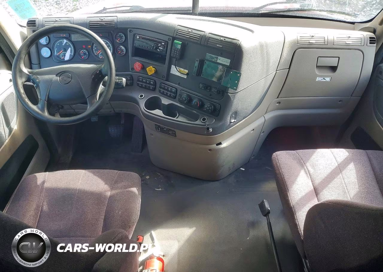 2018 Freightliner Cascadia 125 VIN:3AKJGLDVXJSJK1266 - 8