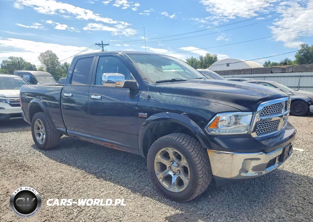 2017 Ram 1500 Laramie VIN:1C6RR7JT9HS652315 - 4