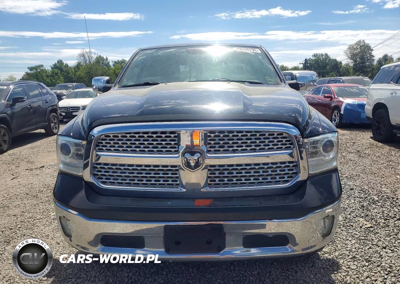 2017 Ram 1500 Laramie VIN:1C6RR7JT9HS652315 - 5