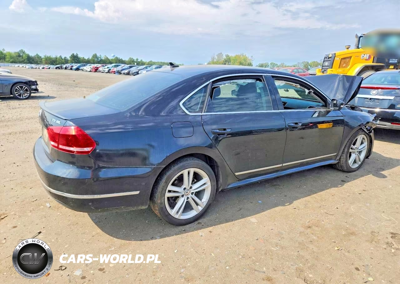 2015 Volkswagen Passat Sel VIN:1VWCV7A39FC100330 - 3