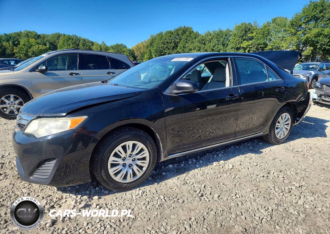 2014 Toyota Camry Le – zdjęcie 1 z 12