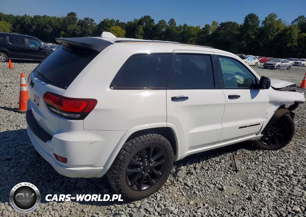 2018 Jeep Grand Cherokee Laredo VIN:1C4RJFAG1JC432745 - 3