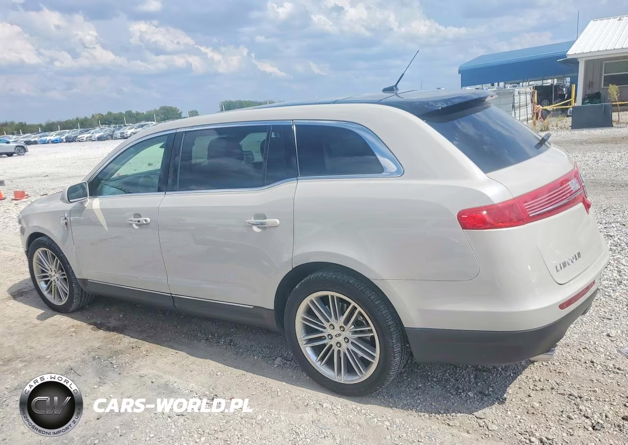 2019 Lincoln Mkt VIN:2LMHJ5AT2KBL00727 - 2