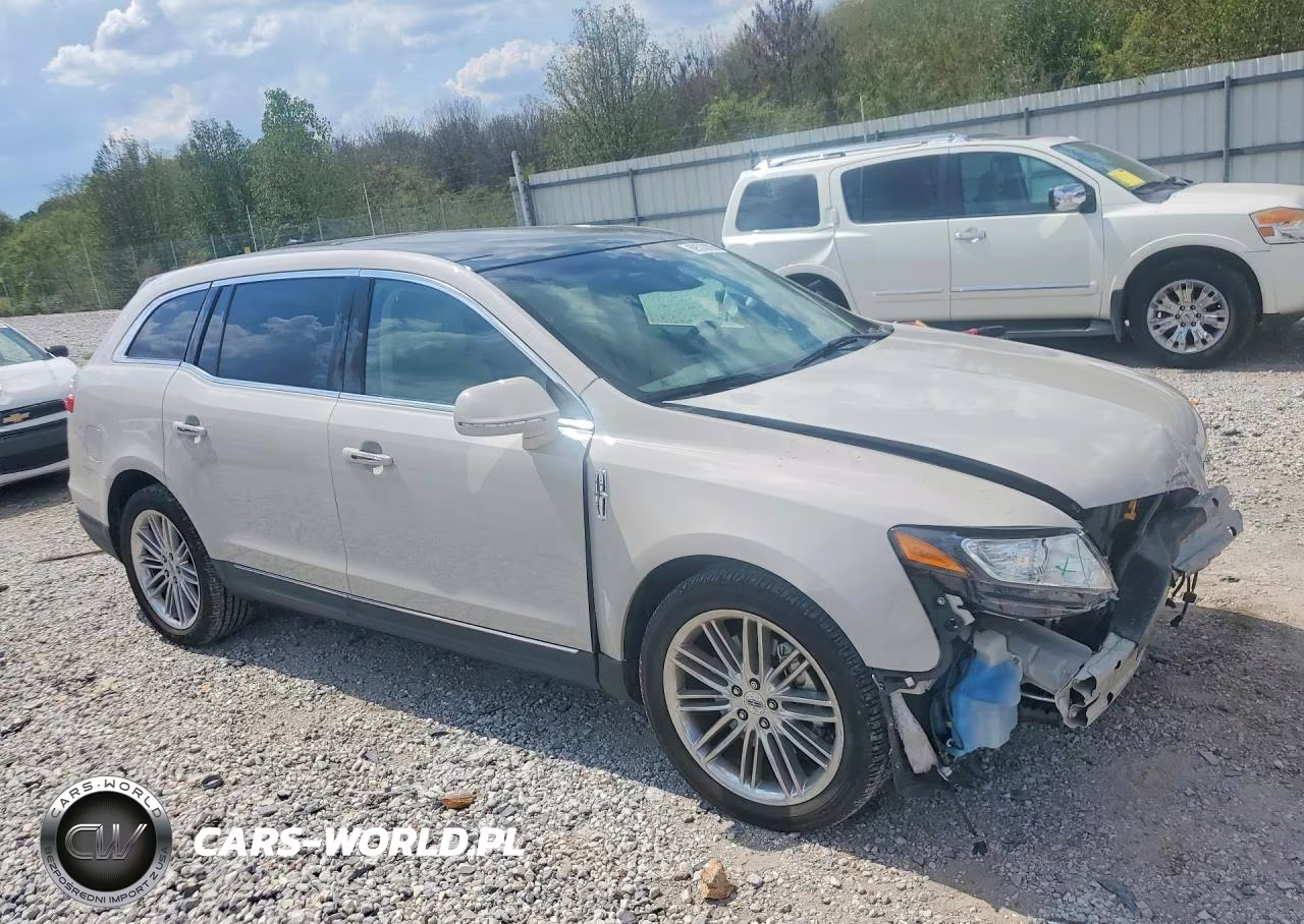 2019 Lincoln Mkt VIN:2LMHJ5AT2KBL00727 - 4