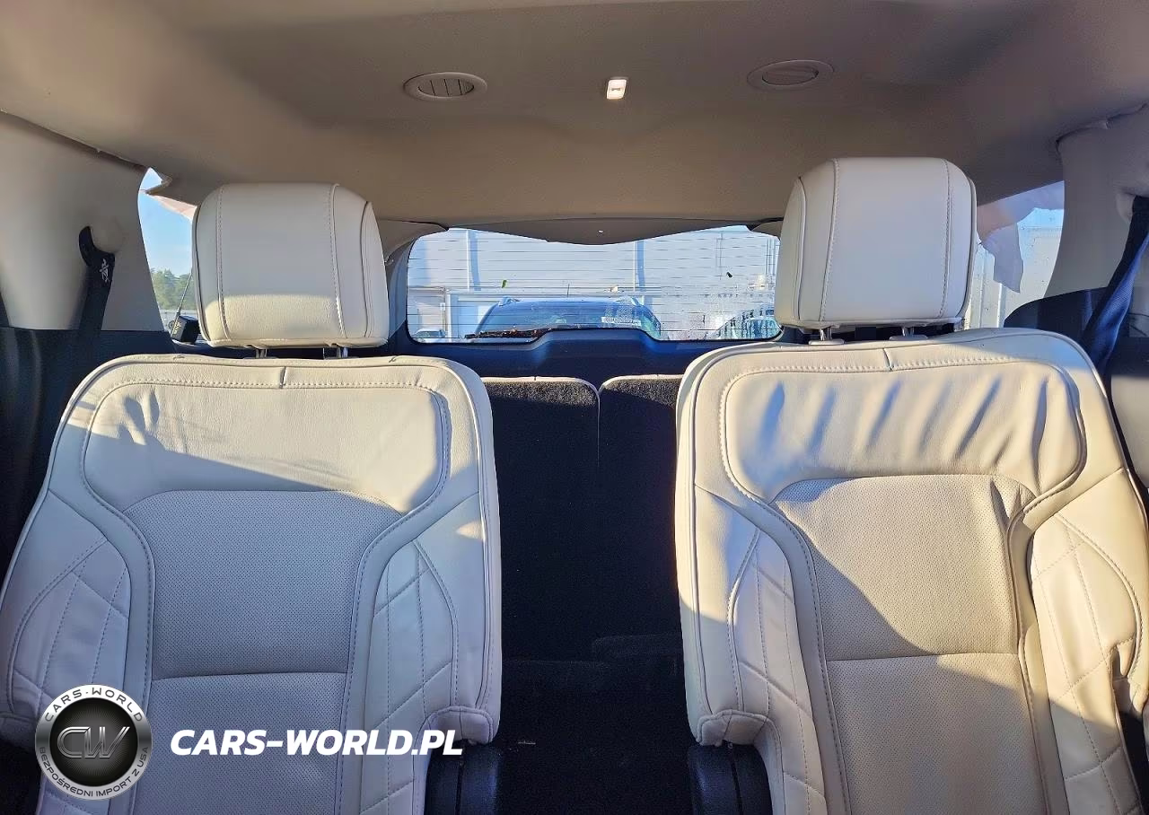 2018 Ford Explorer Platinum VIN:1FM5K8HT3JGB29948 - 10