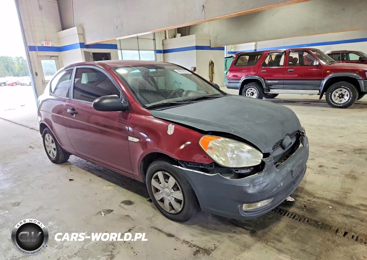 2007 Hyundai Accent Gs VIN:KMHCM36C17U031910 - 4