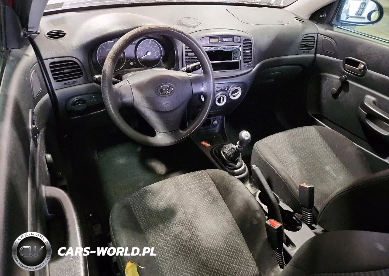 2007 Hyundai Accent Gs VIN:KMHCM36C17U031910 - 8
