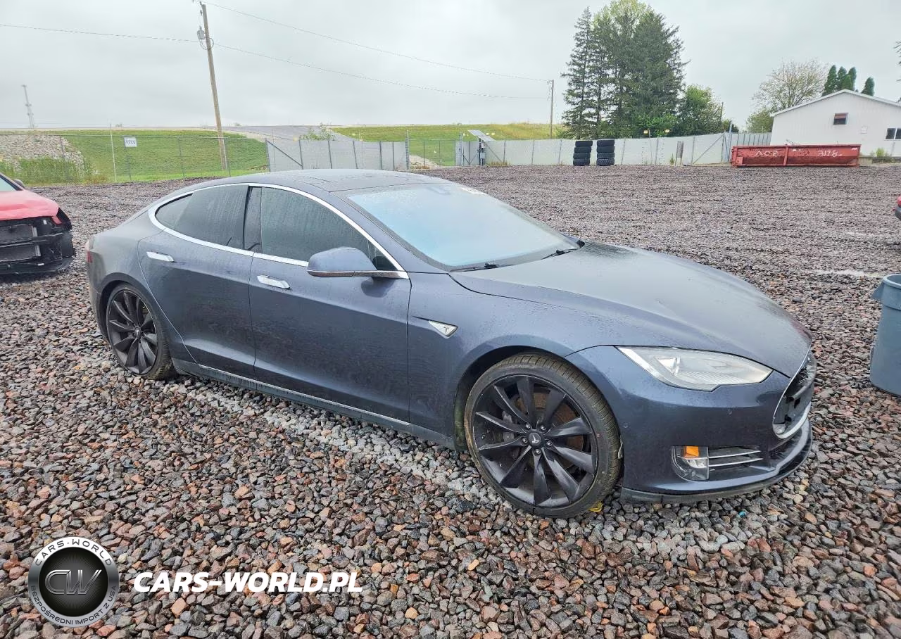 2015 Tesla Model S 85D VIN:5YJSA1H28FF083074 - 4