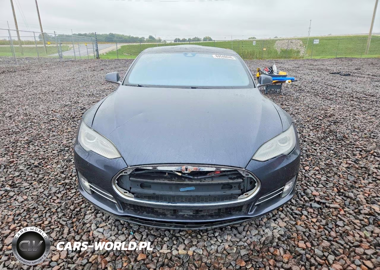 2015 Tesla Model S 85D VIN:5YJSA1H28FF083074 - 5