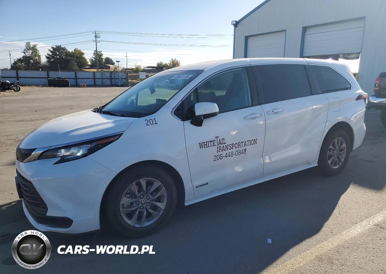 2021 Toyota Sienna Le – zdjęcie 1 z 13