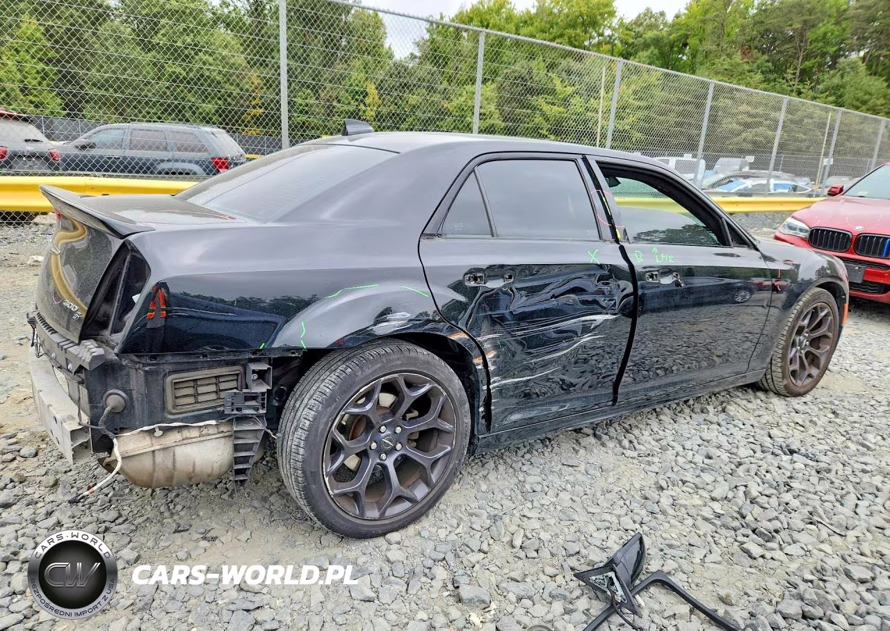 2019 Chrysler 300 S VIN:2C3CCABG7KH582718 - 3