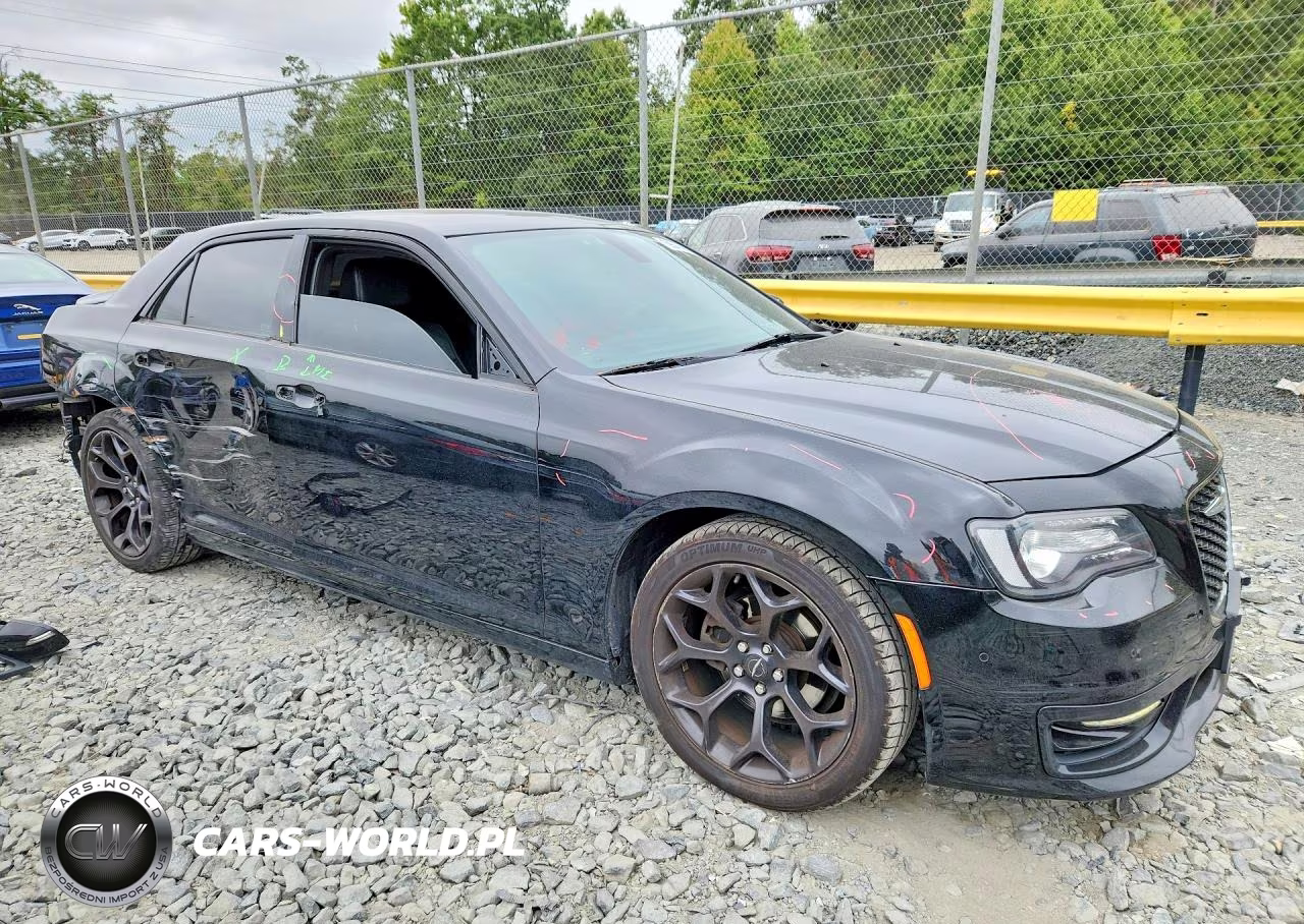 2019 Chrysler 300 S VIN:2C3CCABG7KH582718 - 4