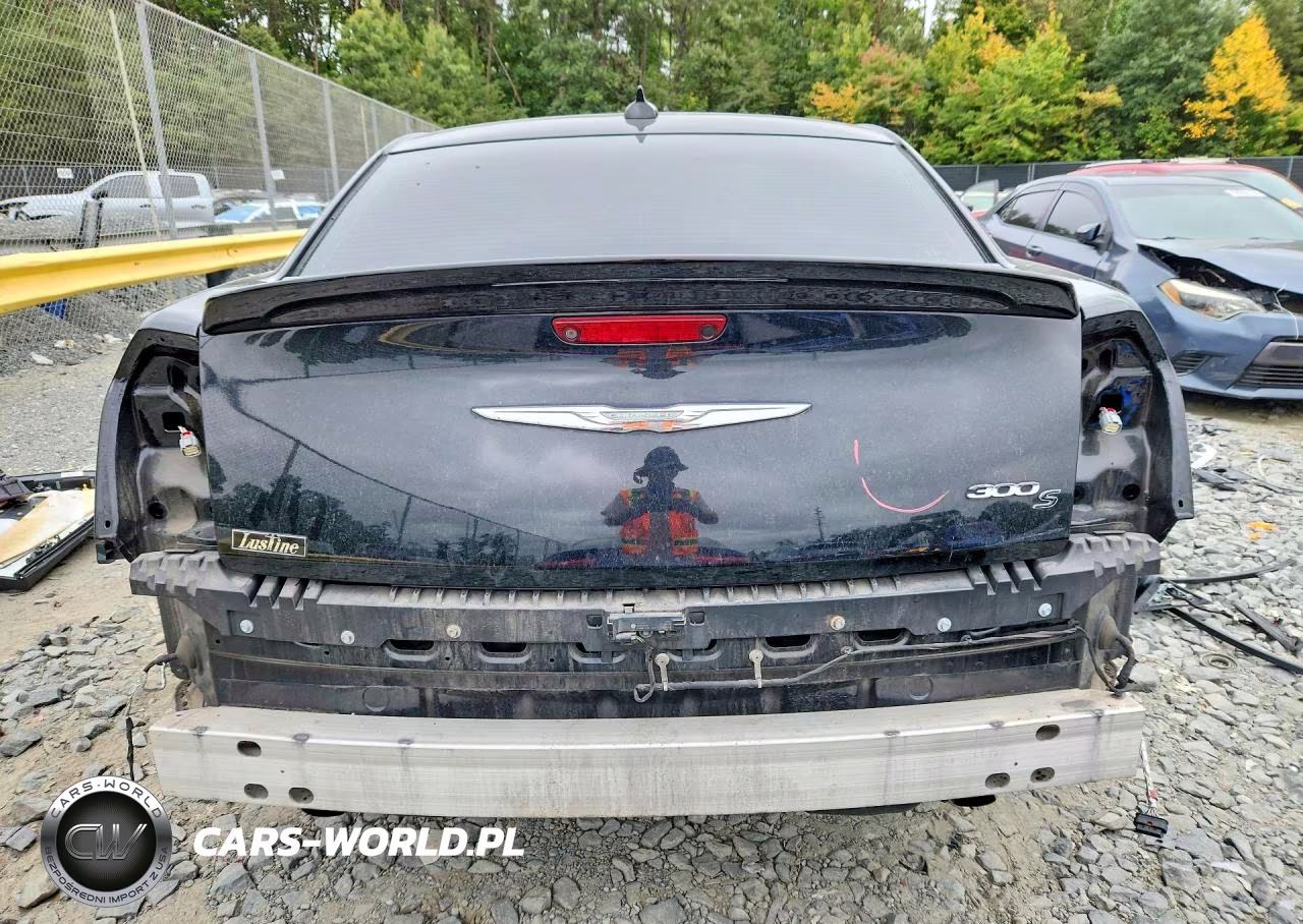 2019 Chrysler 300 S VIN:2C3CCABG7KH582718 - 6
